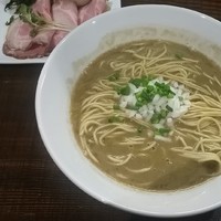 「濃厚煮干そば  ８００円＋半和え玉 １００円」@ニボムジャキの写真