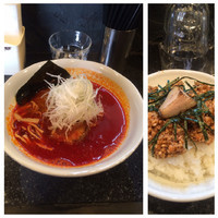 「辛いそば780円+そぼろ飯200円」@麺屋どうげんぼうずの写真