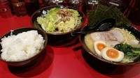 「醤油ラーメン＋味玉＋ライス＋モヤキャベ」@横浜家系ラーメン 五反田 大和家の写真