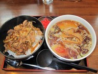 「豚丼　500円（ランチ）＋半ラーメン　300円」@中華ダイニング いい田の写真