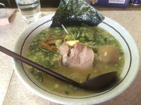 「味噌らあめん　くん玉＋ライス＋からあげ＝サービス」@葱馬鹿らぁめん 膳の写真