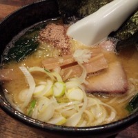 「濃厚醤油ラーメン　700円」@麺屋 くろまるの写真
