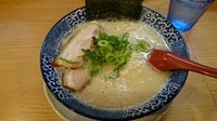 「博多とんこつ・・680円」@博多ラーメン鶴亀堂 春日部ユリノキ店の写真