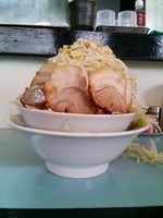 「リッチ(カタメ、ヤサイニンニクタマネギマシマシ、他全マシ)」@らーめん☆王子の写真