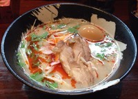 「ごま塩(3月限定)＋味玉＋半鶏叉焼丼」@こくまろ鶏らーめん 久久の写真