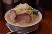 「ラーメン(ヤサイ・ニンニク・アブラ)702円」@ガツ盛りラーメン バンブル 西浦和店の写真