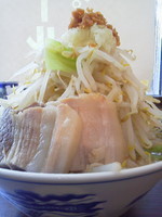 「ラーメン（ヤサイニンニクアブラ）\730」@山勝角ふじ 二十世紀が丘店の写真