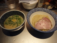 「白味噌つけ麺　並盛 200g 880円」@豚骨一燈の写真