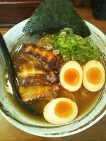 「黒あぶりちゃーしゅーめん（味玉トッピング）」@麺家 りょうま大堂 岐阜店の写真