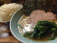 「らーめん 700円 のり +50円」@横浜家系ラーメン 家家家 飯田橋店の写真