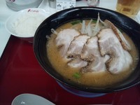 「味噌チャーシュー麺（900円）+サービス半ライス」@くるまやラーメン 宇喜田店の写真