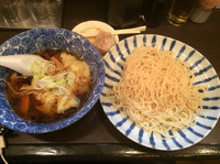 「肉厚ワンタンつけ麺620円、焼売2個140円」@肉厚わんたん麺と手作り焼売 ら麺亭 浅草支店の写真