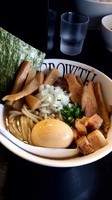 「らぁ麺(中盛)７７０円+煮干５０円+特製トッピング３００円」@麺処GROWTHの写真