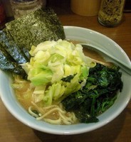 「キャベツラーメン+ほうれん草」@横浜家系ラーメン 五十三家の写真