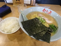 「ラーメン 680円+大盛 100円 (ライスサービス)」@むら家の写真