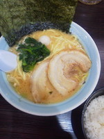 「醤油ラーメン（硬め）\680＋その他」@横浜家系ラーメン 日テレ通り 魂心家の写真