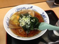 「ラーメン、生卵（日替わりサービス）」@梅もと 中野店の写真