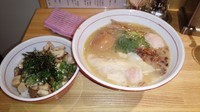 「特製白湯そば+チャーシューネギご飯」@地球の中華そばの写真
