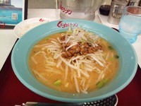 「味噌納豆ラーメン（740円）+餃子（280円）」@くるまやラーメン 宇喜田店の写真