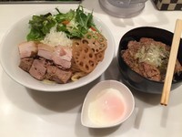 「牛油そば（温玉つき）とチャーシュー丼」@麺や 彩～iro～の写真