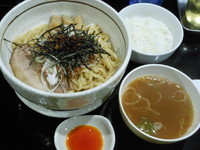 「香味汁なしソバ＋ライス＋スープ」@肉煮干し中華そば さいころの写真