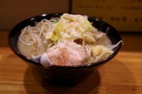 「醤油(ニンニク・アブラ)680円」@麺 たなかの写真