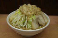 「ラーメン(ニンニク・アブラ)750円」@魔人豚の写真