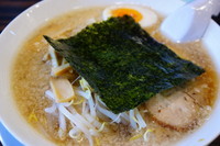 「背脂醤油ラーメン（細麺）」@稲荷屋の写真