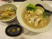 「限定　濃厚鯛白湯２ｎｄ雑炊セット（１０００円）」@海老・特濃煮干そば まるはの写真