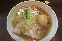 「塩らぁ麺＋名古屋コーチン味付たまご」@支那そばや 本店の写真