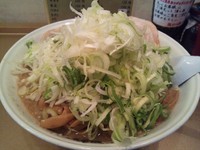 「醤油ラーメン（750円）+中盛り（50円）+ネギマシ」@超ごってり麺 ごっつ 秋葉原店の写真