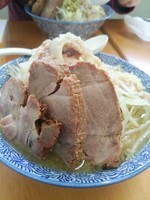 「ラーメン特盛➕豚増し(野菜、ニンニク、アブラ」@ラーメンJAPAN 川口本店の写真