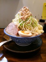 「ラーメン(特盛カタメ、カラメ以外マシマシ)」@ラーメンJAPAN 川口本店の写真