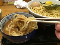 「豚骨どろっと つけ麺（特盛）＆無料トッピングの玉子」@らぅ麺 ガラ喰楽学校 大宮店の写真