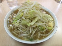 「小ラーメン（麺カタ目、ニンニク少な目）　７００円」@ラーメン二郎 京成大久保店の写真
