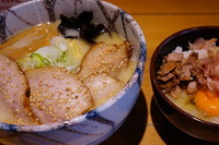 「チャーシュー塩らーめん＋大盛＋卵かけご飯」@らーめん風来居 神田秋葉原店の写真