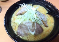 「小豚レッドカレーらーめん」@原点らーめんの写真