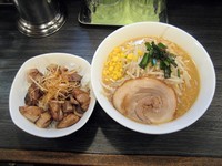 「小六ラーメン750円＋ミニねぎチャーシュー丼250円」@二代目 小六の写真
