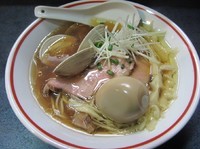 「特製中華そば＋鶏玉（９３０＋２００＝１１３０円）」@とものもとの写真