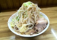 「小700円(麺硬め、ニンニク少な目・ヤサイ・カラメ)」@ラーメン二郎 赤羽店の写真