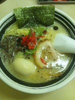 「とんこつらーめん（味玉トッピング）」@とんこつラーメン 一番星 名駅店の写真