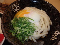 「セット温玉ぶっかけ(中冷) (400円)セットカレー(増)他」@はなまるうどん 広島西原店の写真