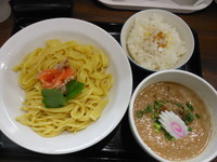「特濃鮭白湯つけ麺＋新たまねぎバターご飯」@ラーメン愉悦処 似星の写真