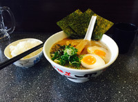 「豚こくラーメン880円+ランチ時ごはん無料」@つけ麺道 開花屋一貫 名古屋店の写真