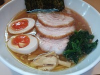 「らーめん中太麺、味玉」@らーめん将貴の写真