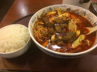 「四川牛肉麺880円」@大明担担麺 博多デイトス店の写真