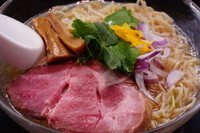 「中華塩冷やし（ゲリラ限定）＋大盛＋豚めし（小）」@麺処 晴の写真