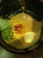 「ラーメン（半熟塩ゆでたまご・海苔）」@一蘭 名古屋栄店の写真