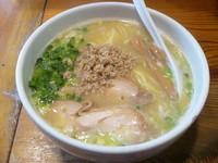 「白鶏らーめん　７００円＋Ｍｙ箸サービス大盛」@鶏の穴の写真