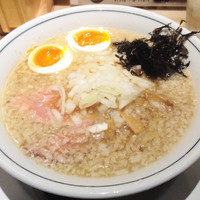「背脂醤油らー麺 +味玉」@焼きあご塩らー麺 たかはし 新宿本店の写真